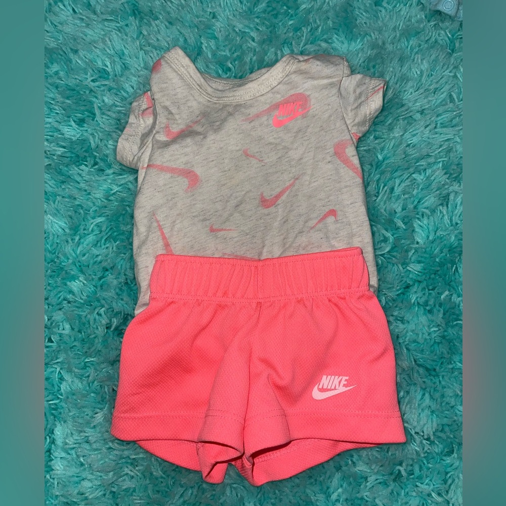 Nike outfit 0-3 months
